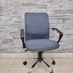 Кресло Barneo K-147 для персонала (серая ткань и сетка) в Сургуте - surgut.mebel24.online | фото